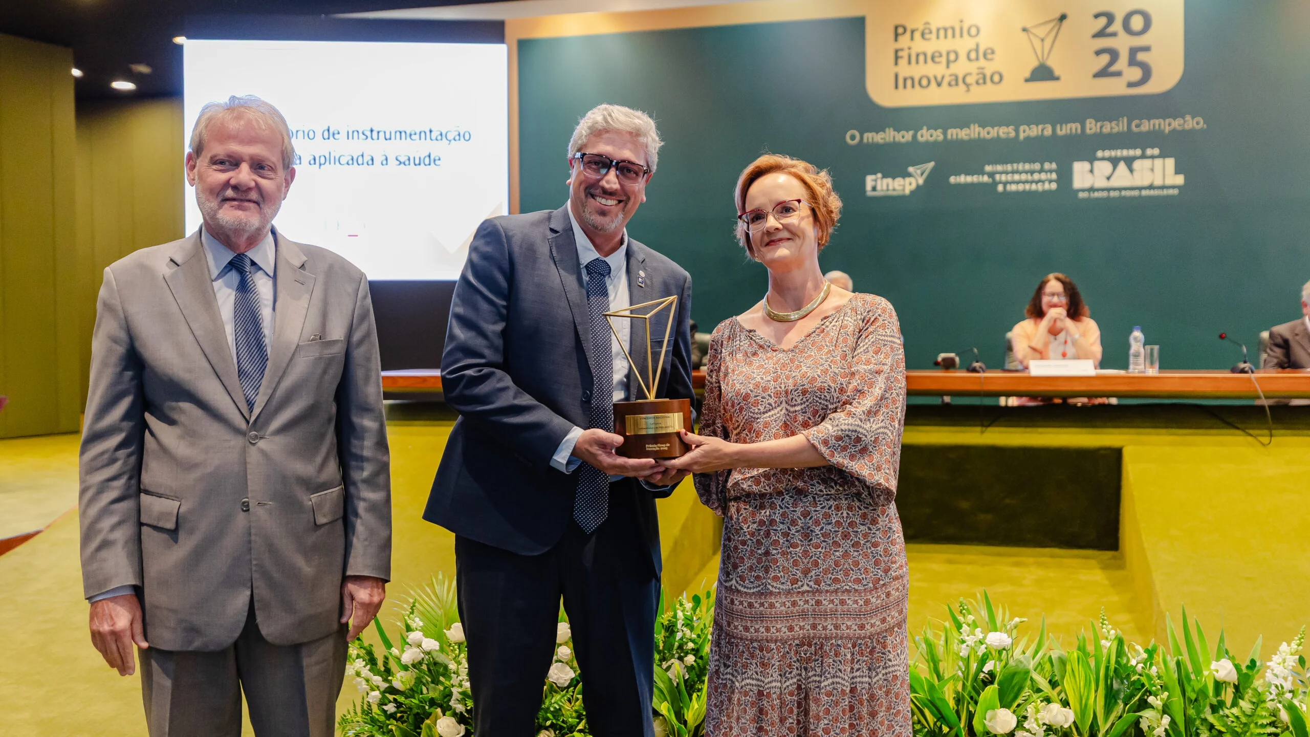 Diretor da FAPEMIG recebe prêmio Finep 2025 por projeto inovador 